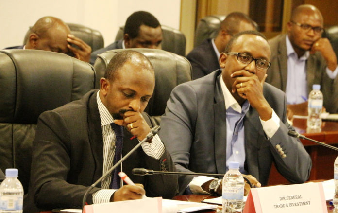 Ubwo-intumwa-za-MINICOM-zitabaga-PAC-ziyobowe-na-PS-Sebera-Wifashe-ku-munwa-1